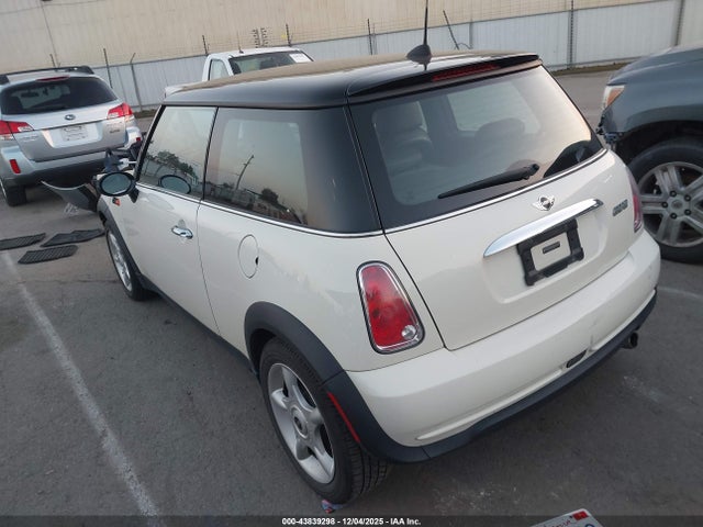 2005 MINI COOPER WMWRC33595TJ69198 Photo 2