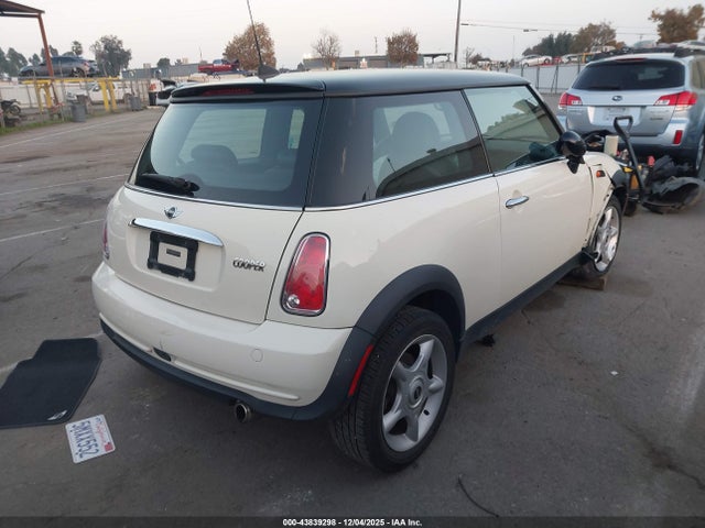 2005 MINI COOPER WMWRC33595TJ69198 Photo 3