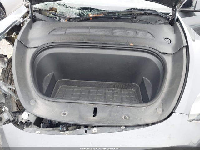 2023 TESLA MODEL Y 7SAYGDEE6PA140222 Photo 9