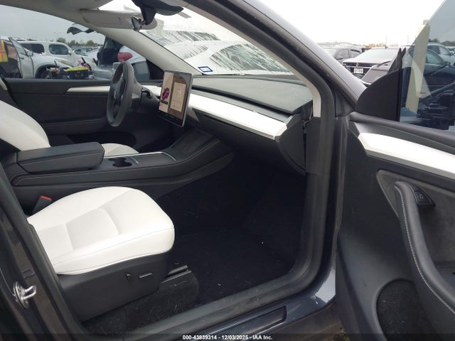 2023 TESLA MODEL Y 7SAYGDEE6PA140222 Photo 4