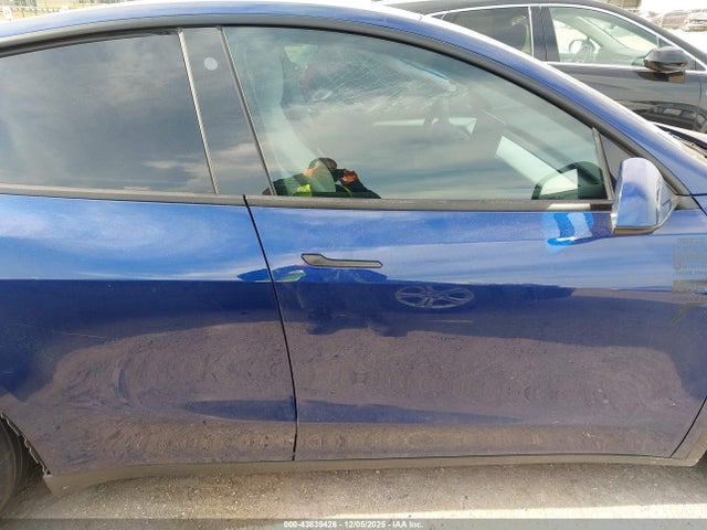 Продажа на аукционе авто 2023 Tesla Model Y Awd/long Range Dual Motor All-wheel Drive, vin: 7SAYGAEE5PF644181, номер лота: 43839426