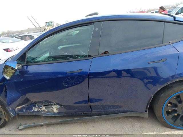 Продажа на аукционе авто 2023 Tesla Model Y Awd/long Range Dual Motor All-wheel Drive, vin: 7SAYGAEE5PF644181, номер лота: 43839426