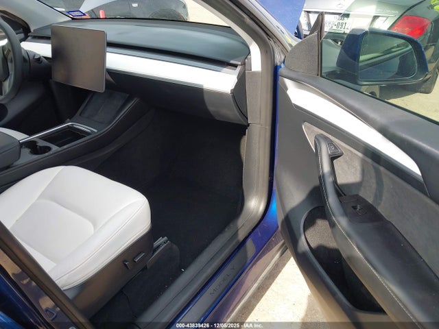 Продажа на аукционе авто 2023 Tesla Model Y Awd/long Range Dual Motor All-wheel Drive, vin: 7SAYGAEE5PF644181, номер лота: 43839426