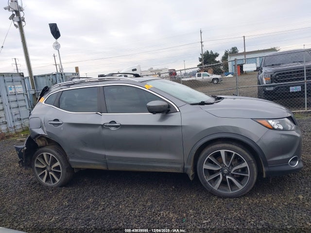 JN1BJ1CR2HW127740 Nissan Rogue Sport Sl