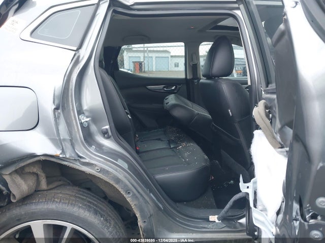 JN1BJ1CR2HW127740 Nissan Rogue Sport Sl