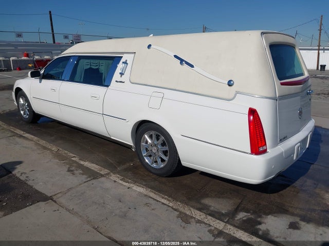 2011 CADILLAC DTS 1GE7K9C63BU600138 Photo 2