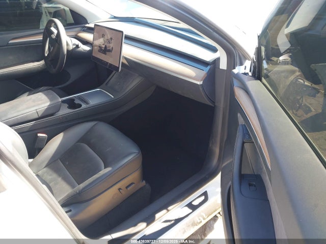 2023 TESLA MODEL Y 7SAYGDEF8PF624047 Photo 4