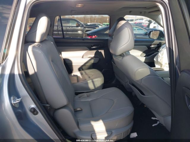 2022 TOYOTA HIGHLANDER 5TDHZRBH5NS178894 Photo 7