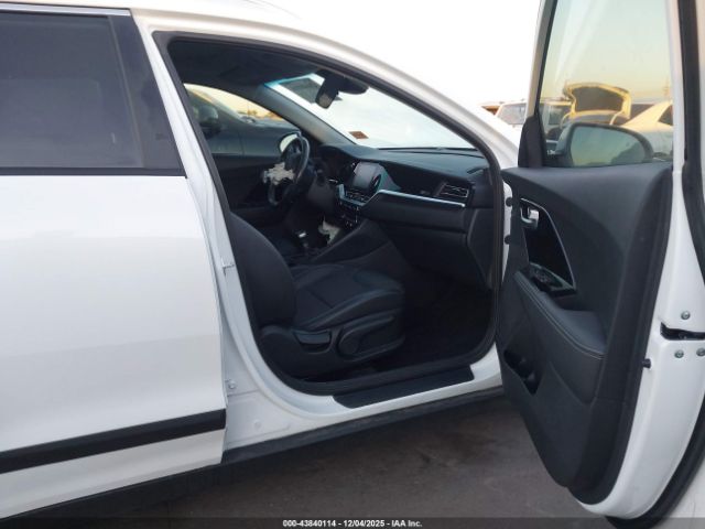 2022 KIA NIRO KNDCB3LC8N5547008 Photo 4