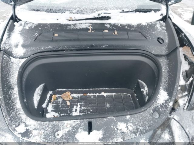 2024 TESLA MODEL Y 7SAYGDEF9RF022048 Photo 9