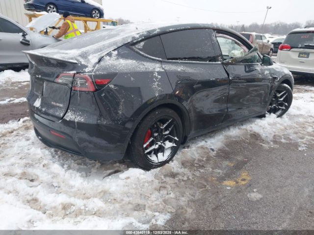 2024 TESLA MODEL Y 7SAYGDEF9RF022048 Photo 3