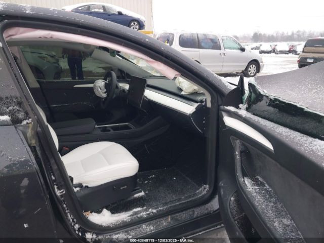 2024 TESLA MODEL Y 7SAYGDEF9RF022048 Photo 4