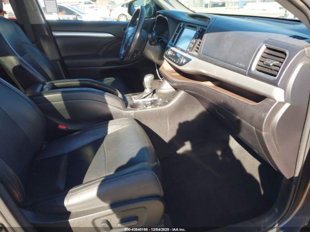 2017 TOYOTA HIGHLANDER 5TDKZRFH9HS509075 Photo 4