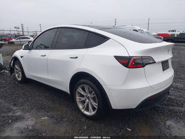 2020 TESLA MODEL Y 5YJYGDEEXLF041588 Photo 2
