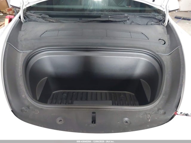 2024 TESLA MODEL Y 7SAYGDEE4RF184340 Photo 9