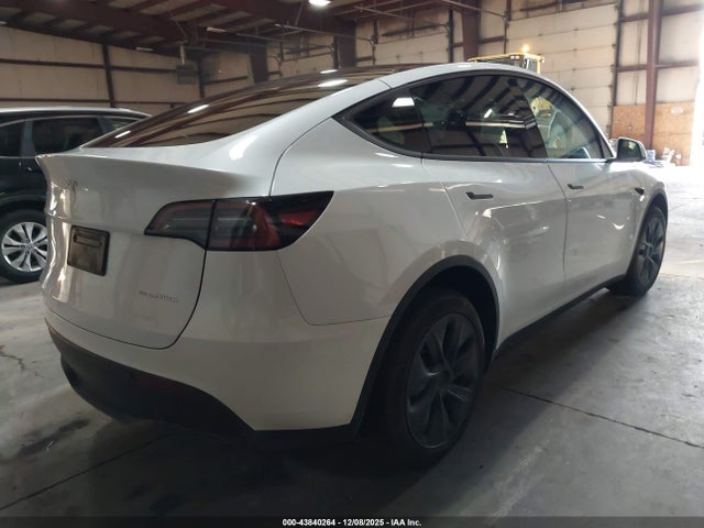 2024 TESLA MODEL Y 7SAYGDEE4RF184340 Photo 3