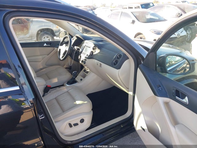 WVGVV7AX7HK031401 Volkswagen Tiguan 2.0t Sel