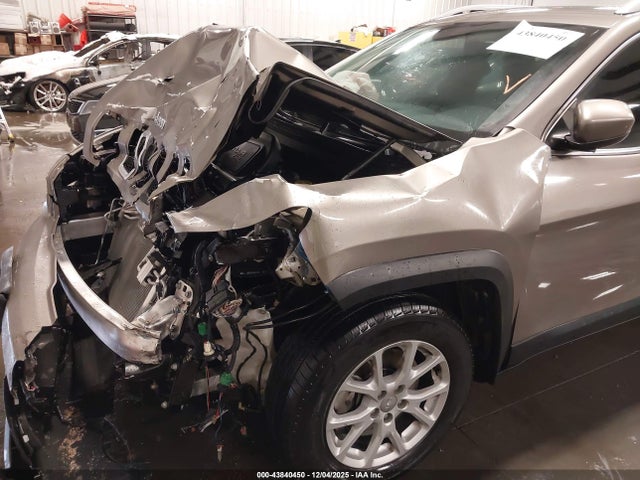 1C4PJMCBXHW639673 Jeep Cherokee Latitude 4x4
