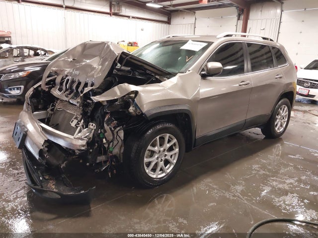 1C4PJMCBXHW639673 Jeep Cherokee Latitude 4x4