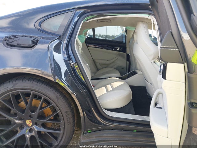 WP0AB2A74KL128183 Porsche Panamera 4s
