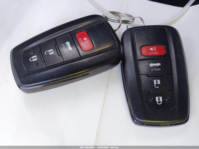 JTDHPRAE6LJ010978 Toyota COROLLA LE