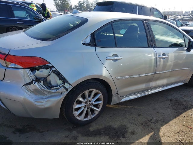 JTDHPRAE6LJ010978 Toyota COROLLA LE