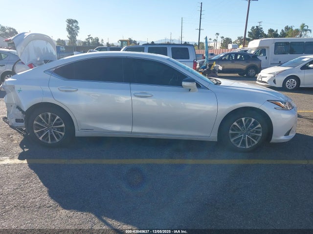 Lexus ES 300H 2022 58ACA1C14NU024035 Image 14