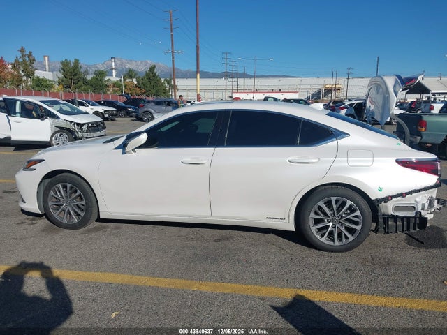 Lexus ES 300H 2022 58ACA1C14NU024035 Image 15