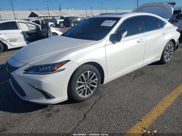Lexus ES 300H 2022 58ACA1C14NU024035 Image 2