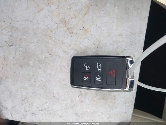 2021 JAGUAR F-PACE SADCJ2EX1MA665375 Photo 10