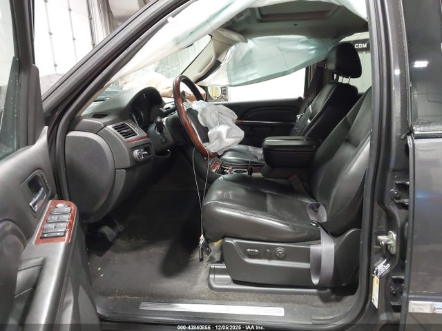 2011 CADILLAC ESCALADE ESV 1GYS4HEF8BR197288 Photo 4