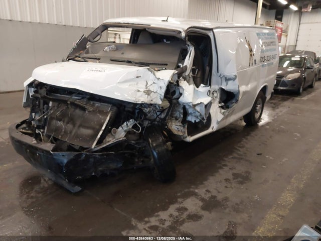 Chevrolet Express 2500 Work Van 2015 1GCWGFFF3F1233443 Image 2
