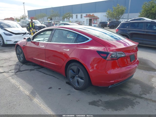 2018 TESLA MODEL 3 5YJ3E1EA6JF005356 Photo 2
