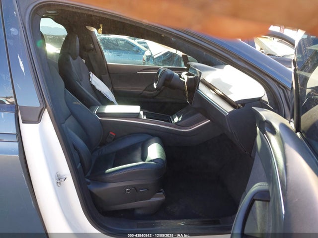 2023 TESLA MODEL X 7SAXCBE58PF378409 Photo 4