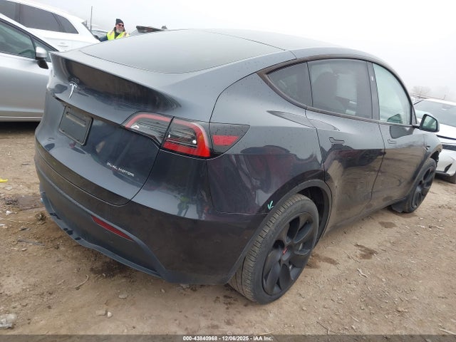 2024 TESLA MODEL Y 7SAYGDEE2RA254723 Photo 3