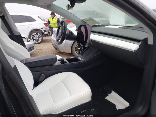 2024 TESLA MODEL Y 7SAYGDEE2RA254723 Photo 4