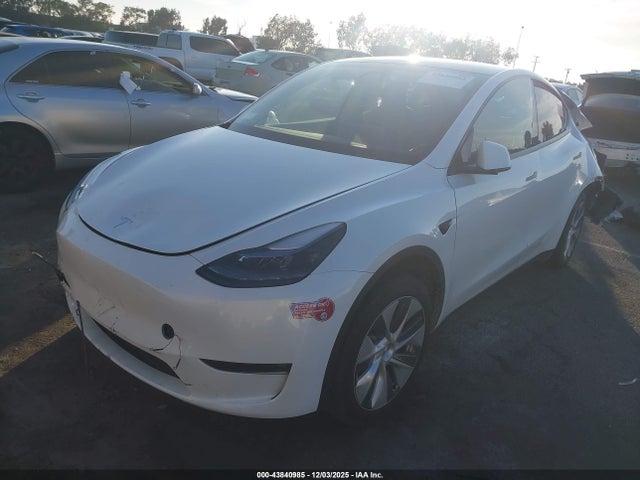 2024 TESLA MODEL Y 7SAYGDEE2RA236626 Photo 1