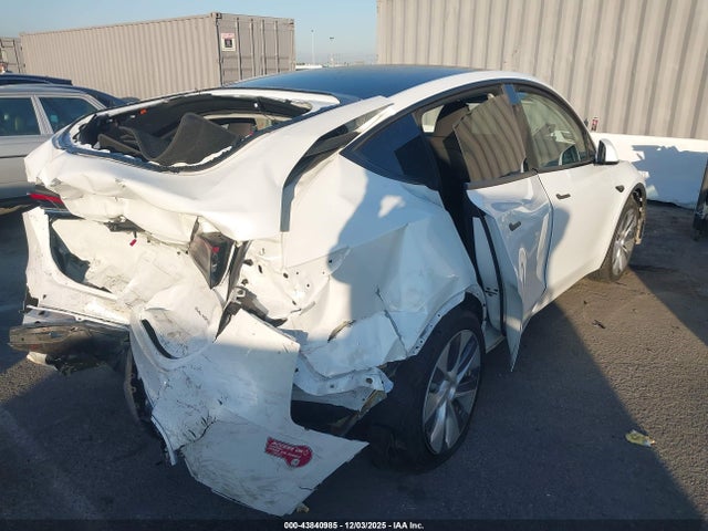 2024 TESLA MODEL Y 7SAYGDEE2RA236626 Photo 3