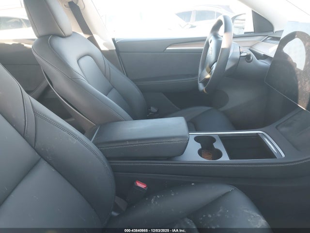 2024 TESLA MODEL Y 7SAYGDEE2RA236626 Photo 4