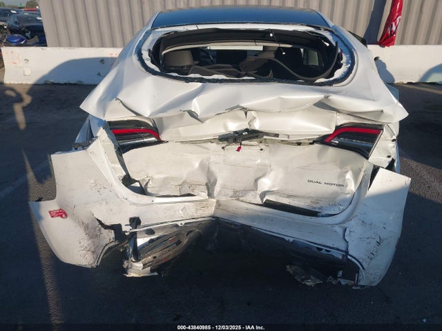 2024 TESLA MODEL Y 7SAYGDEE2RA236626 Photo 5