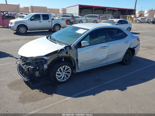 Toyota COROLLA LE 2018 2T1BURHE6JC039054 Image 2