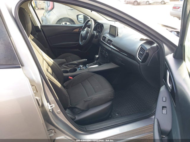 3MZBM1U76FM175978 Mazda Mazda3 I Sport