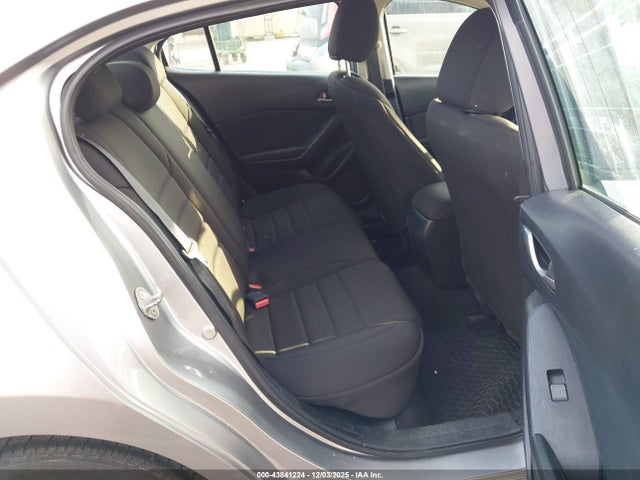 3MZBM1U76FM175978 Mazda Mazda3 I Sport