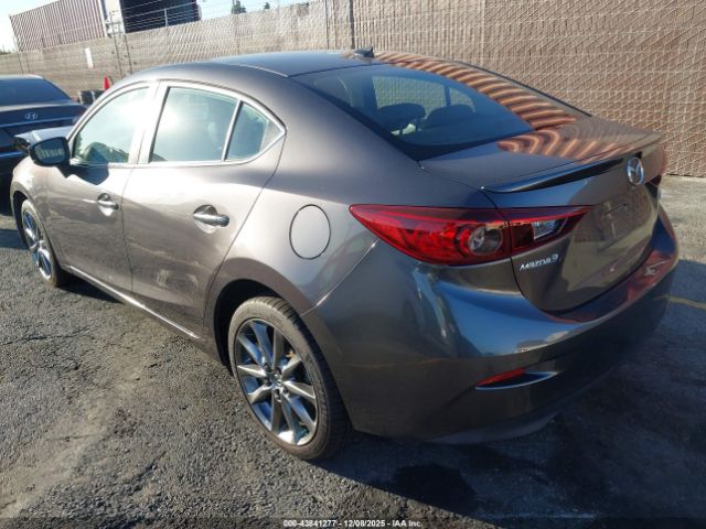 2018 MAZDA MAZDA3 3MZBN1V39JM186216 Photo 2