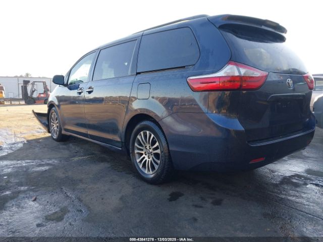 2019 TOYOTA SIENNA 5TDYZ3DC1KS966226 Photo 2