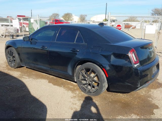 2017 CHRYSLER 300 2C3CCABG3HH577072 Photo 2