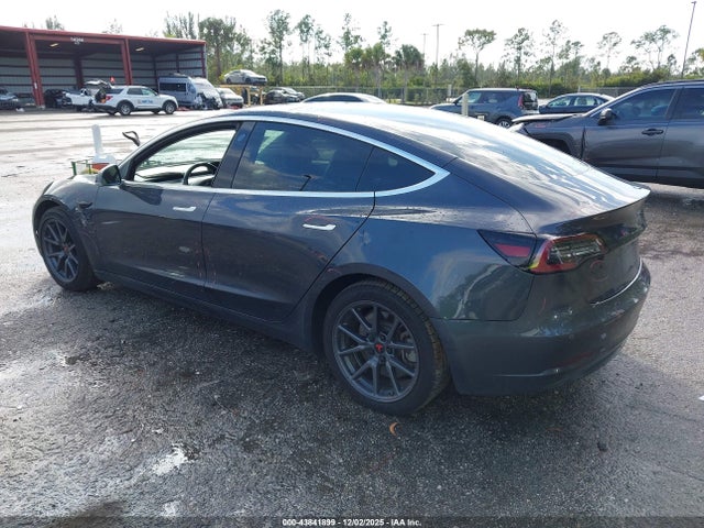 2018 TESLA MODEL 3 5YJ3E1EA1JF057994 Photo 2