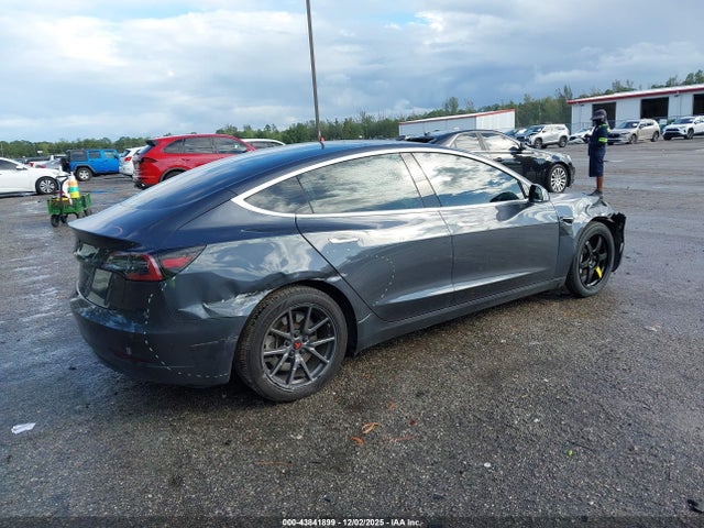 2018 TESLA MODEL 3 5YJ3E1EA1JF057994 Photo 3