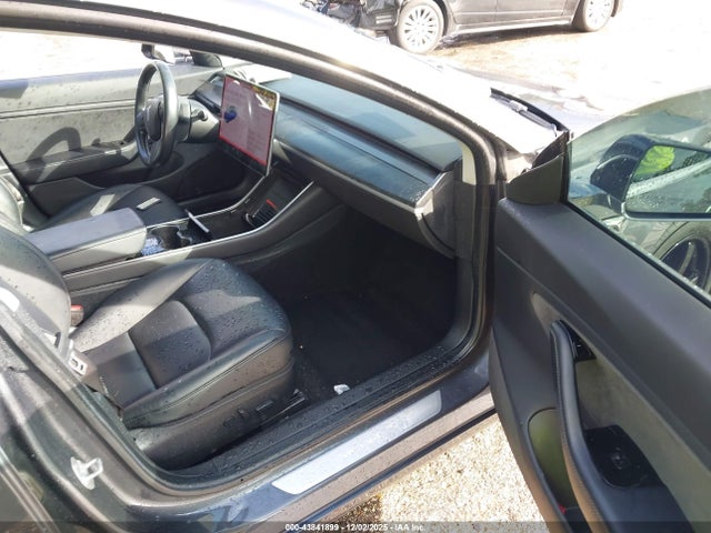 2018 TESLA MODEL 3 5YJ3E1EA1JF057994 Photo 4