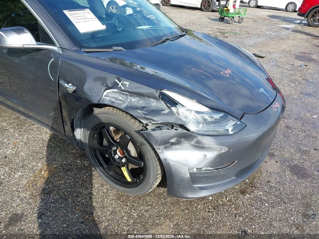 2018 TESLA MODEL 3 5YJ3E1EA1JF057994 Photo 5